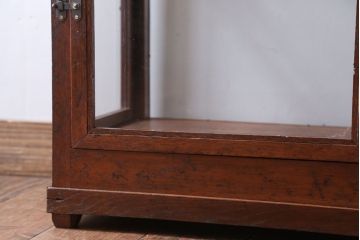 アンティーク家具　アンティーク　2面扉の小さなガラスケース