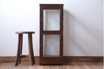 アンティーク家具　アンティーク　2面扉の小さなガラスケース