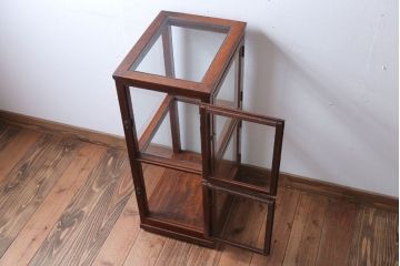 アンティーク家具　アンティーク　2面扉の小さなガラスケース