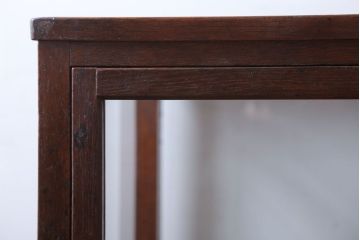 アンティーク家具　アンティーク　2面扉の小さなガラスケース