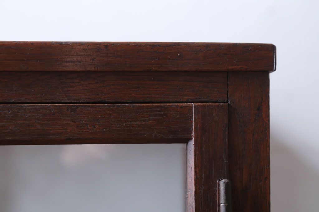 アンティーク家具　アンティーク　2面扉の小さなガラスケース