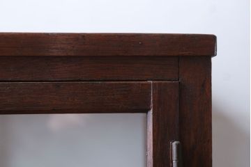 アンティーク家具　アンティーク　2面扉の小さなガラスケース