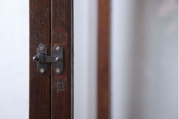 アンティーク家具　アンティーク　2面扉の小さなガラスケース