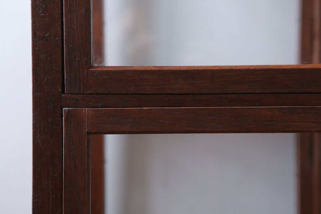 アンティーク家具　アンティーク　2面扉の小さなガラスケース