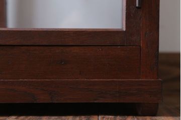 アンティーク家具　アンティーク　2面扉の小さなガラスケース