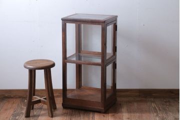アンティーク家具　アンティーク　2面扉の小さなガラスケース