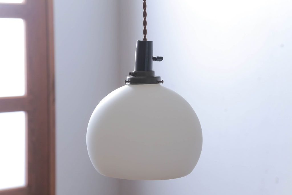 昭和レトロ　シンプルでかわいい丸いフォルムの吊り下げ照明(1)