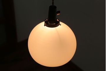 昭和レトロ　シンプルでかわいい丸いフォルムの吊り下げ照明(1)