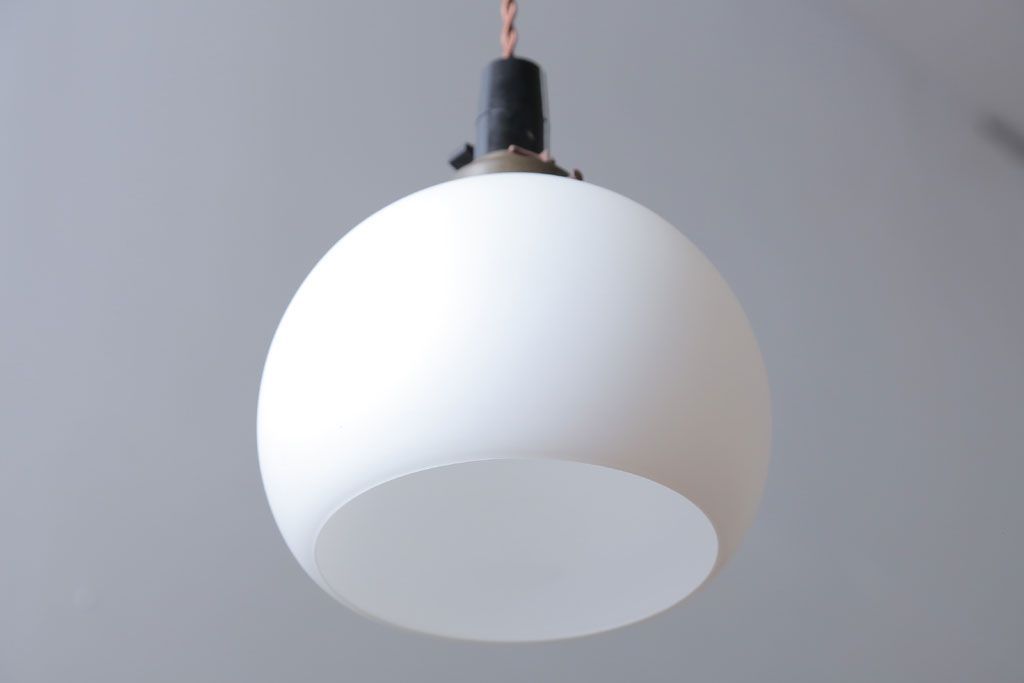 昭和レトロ　シンプルでかわいい丸いフォルムの吊り下げ照明(1)