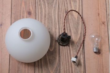 昭和レトロ　シンプルでかわいい丸いフォルムの吊り下げ照明(1)