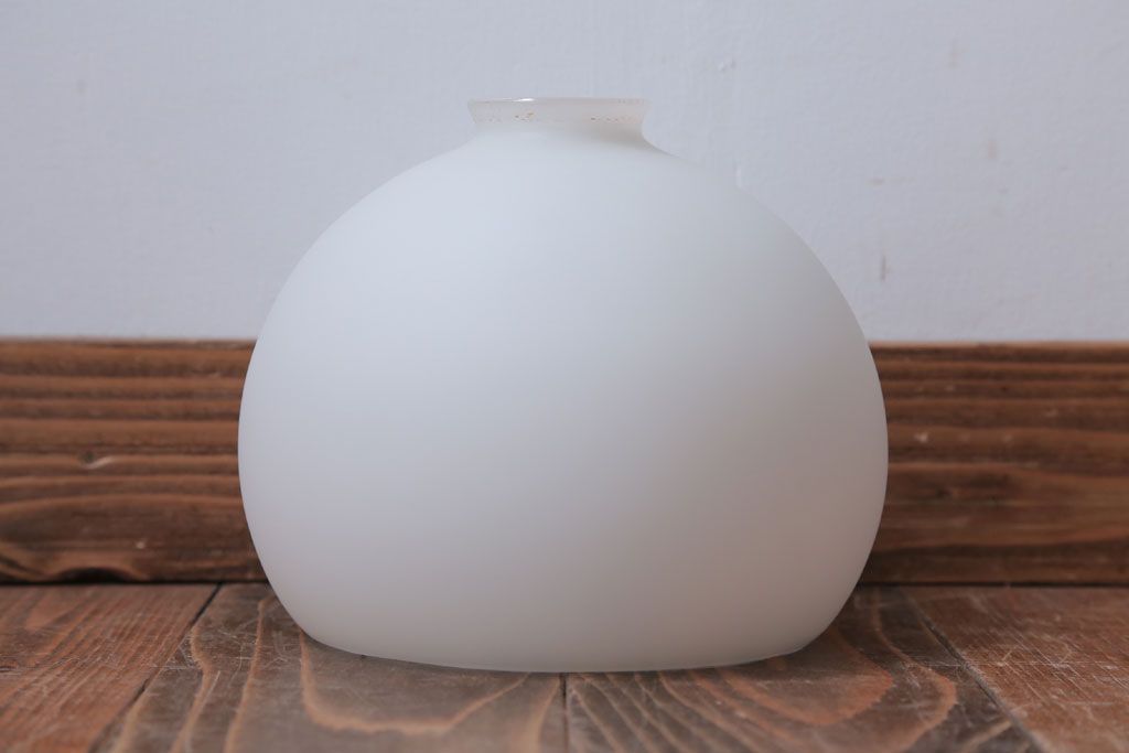 昭和レトロ　シンプルでかわいい丸いフォルムの吊り下げ照明(1)