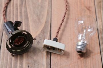 昭和レトロ　シンプルでかわいい丸いフォルムの吊り下げ照明(1)