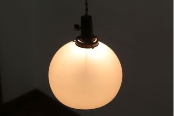 昭和レトロ　シンプルでかわいい丸いフォルムの吊り下げ照明(2)