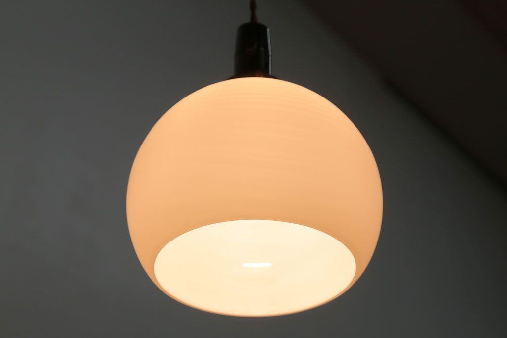 昭和レトロ　シンプルでかわいい丸いフォルムの吊り下げ照明(2)