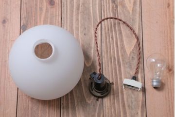 昭和レトロ　シンプルでかわいい丸いフォルムの吊り下げ照明(2)