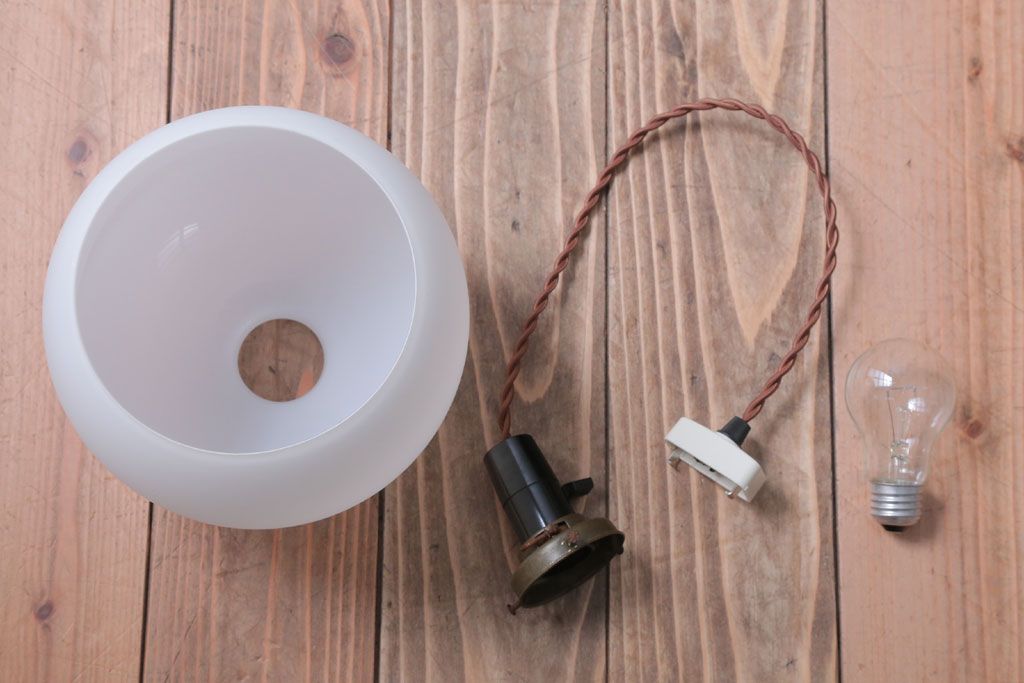 昭和レトロ　シンプルでかわいい丸いフォルムの吊り下げ照明(2)