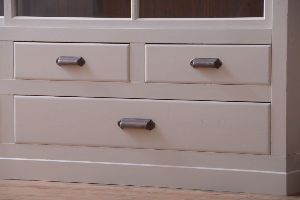 アンティーク家具　アンティーク　大きなペイント重ね収納棚(キャビネット・食器棚)