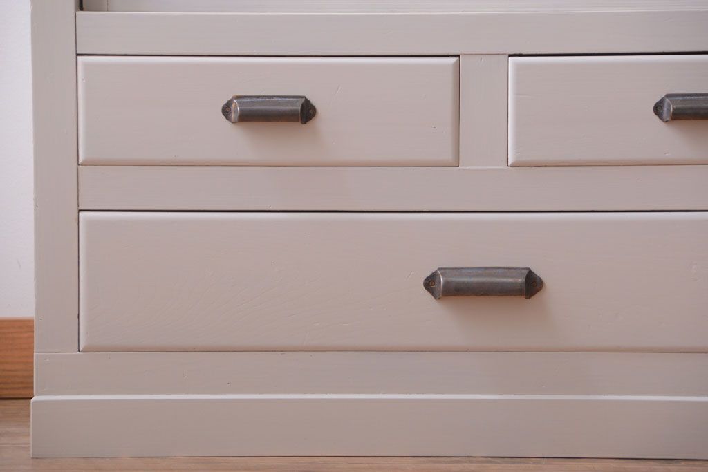 アンティーク家具　アンティーク　大きなペイント重ね収納棚(キャビネット・食器棚)