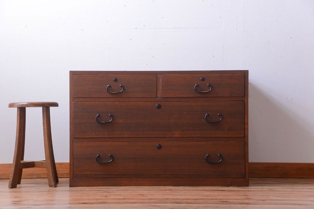 アンティーク家具　古民具・骨董　古い桐材の小さなアンティーク衣装箪笥(桐箪笥、桐たんす)