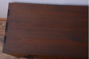 アンティーク家具　古民具・骨董　古い桐材の小さなアンティーク衣装箪笥(桐箪笥、桐たんす)