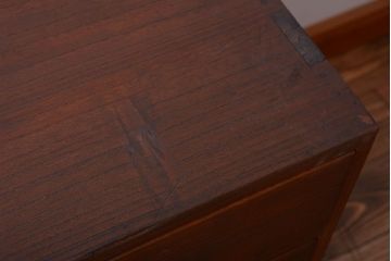 アンティーク家具　古民具・骨董　古い桐材の小さなアンティーク衣装箪笥(桐箪笥、桐たんす)