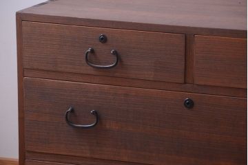 アンティーク家具　古民具・骨董　古い桐材の小さなアンティーク衣装箪笥(桐箪笥、桐たんす)