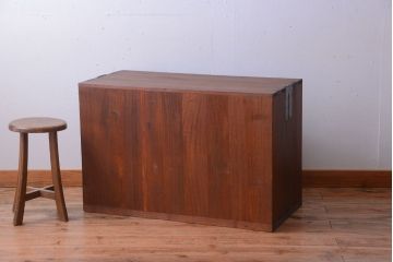 アンティーク家具　古民具・骨董　古い桐材の小さなアンティーク衣装箪笥(桐箪笥、桐たんす)