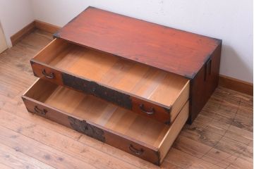 アンティーク家具　古民具・骨董　大きな金具の時代箪笥ローボード(ローチェスト)
