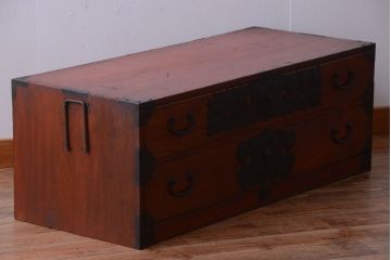アンティーク家具　古民具・骨董　大きな金具の時代箪笥ローボード(ローチェスト)