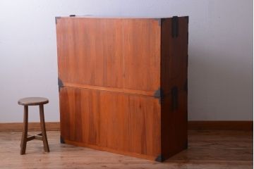 アンティーク家具　古民具・骨董　和のモチーフが素敵な前面欅材のアンティーク重ね衣装箪笥