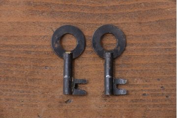 アンティーク家具　古民具・骨董　和のモチーフが素敵な前面欅材のアンティーク重ね衣装箪笥