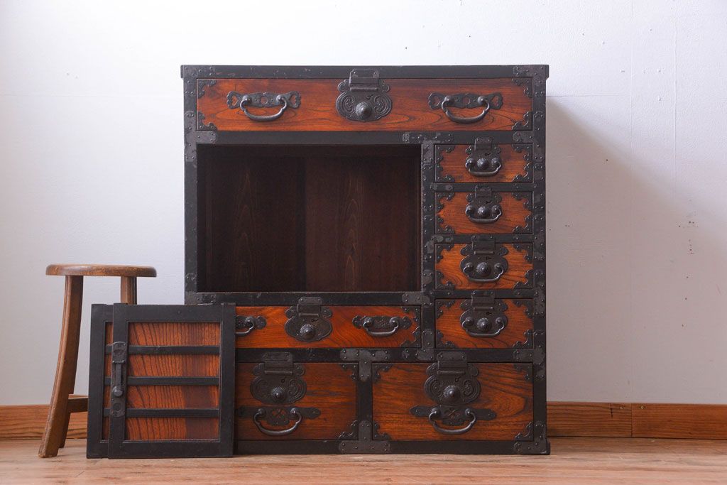 アンティーク家具　古民具・骨董　前面欅材!巾着型金具の松本帳場箪笥