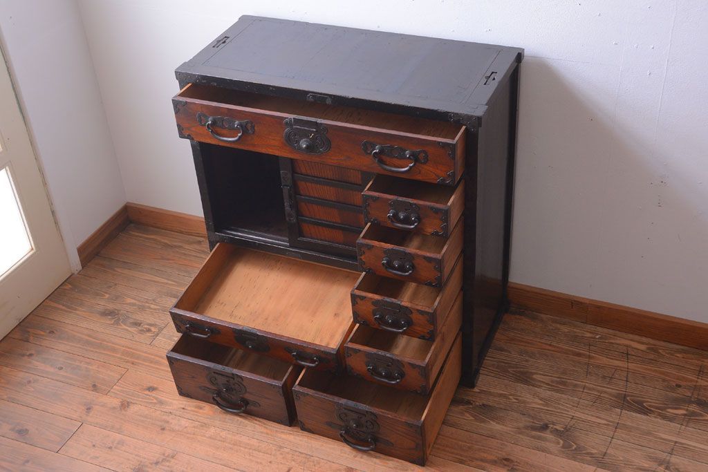 アンティーク家具　古民具・骨董　前面欅材!巾着型金具の松本帳場箪笥