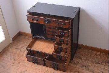 アンティーク家具　古民具・骨董　前面欅材!巾着型金具の松本帳場箪笥