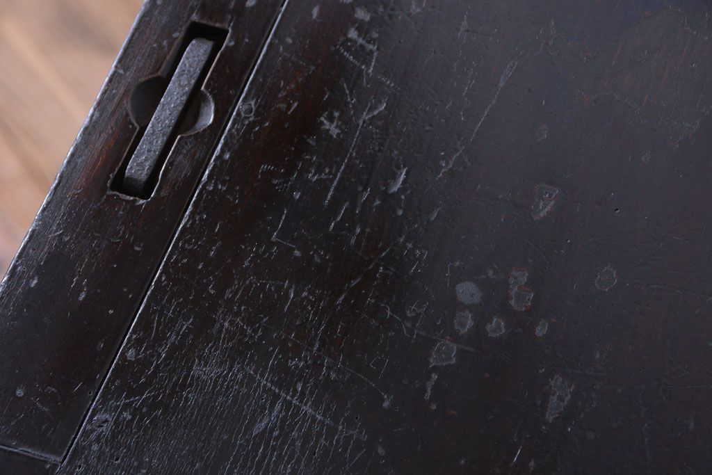 アンティーク家具　古民具・骨董　前面欅材!巾着型金具の松本帳場箪笥