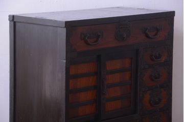 アンティーク家具　古民具・骨董　前面欅材!巾着型金具の松本帳場箪笥