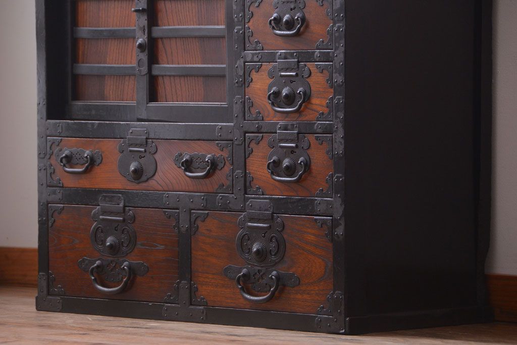 アンティーク家具　古民具・骨董　前面欅材!巾着型金具の松本帳場箪笥