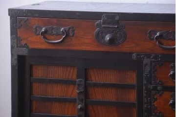 アンティーク家具　古民具・骨董　前面欅材!巾着型金具の松本帳場箪笥