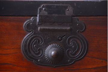 アンティーク家具　古民具・骨董　前面欅材!巾着型金具の松本帳場箪笥