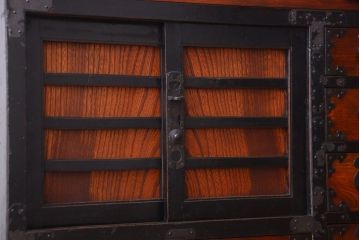 アンティーク家具　古民具・骨董　前面欅材!巾着型金具の松本帳場箪笥