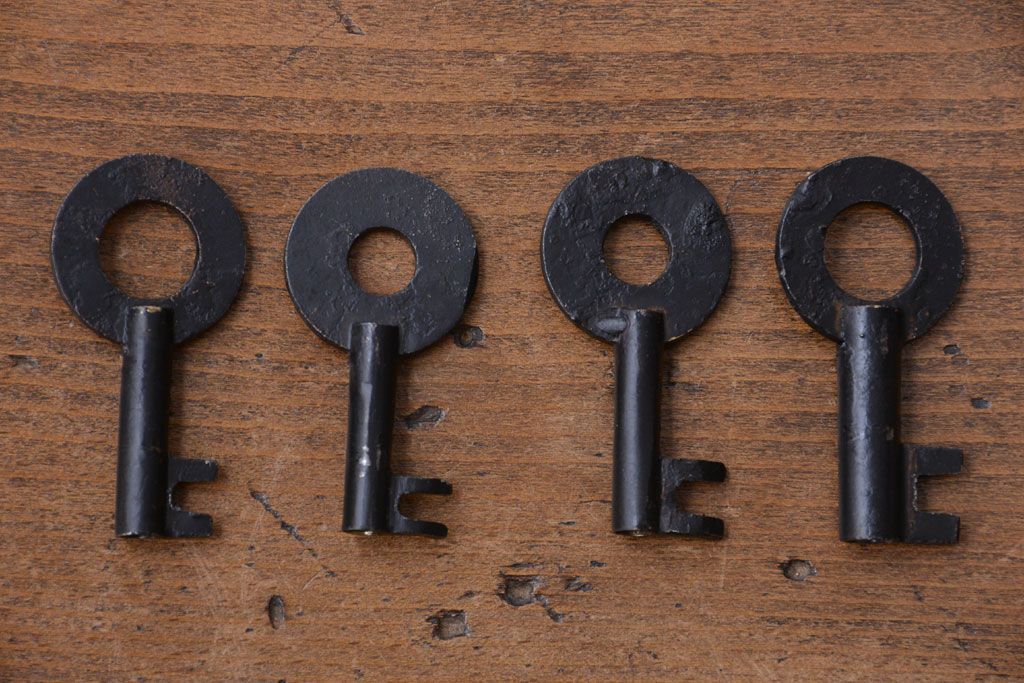 アンティーク家具　古民具・骨董　前面欅材!巾着型金具の松本帳場箪笥