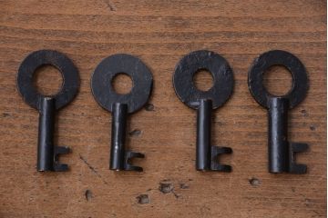 アンティーク家具　古民具・骨董　前面欅材!巾着型金具の松本帳場箪笥