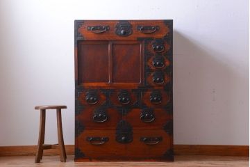 アンティーク家具　古民具・骨董　前面欅材!巾着型金具の二段重ね松本帳場箪笥