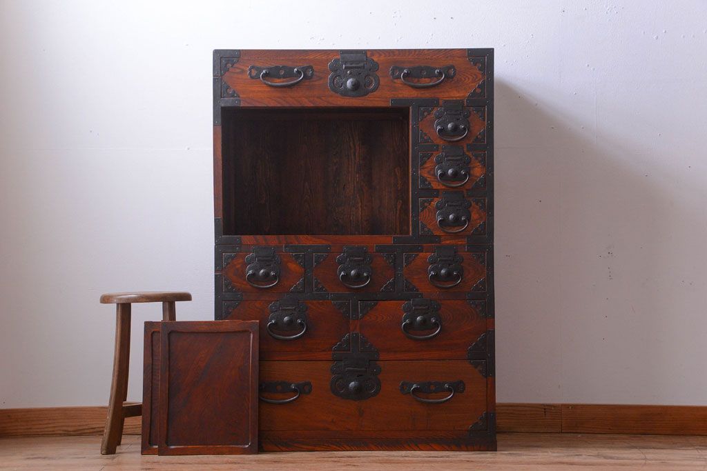 アンティーク家具　古民具・骨董　前面欅材!巾着型金具の二段重ね松本帳場箪笥