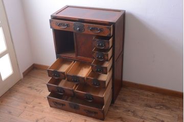 アンティーク家具　古民具・骨董　前面欅材!巾着型金具の二段重ね松本帳場箪笥