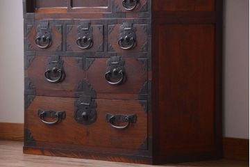 アンティーク家具　古民具・骨董　前面欅材!巾着型金具の二段重ね松本帳場箪笥