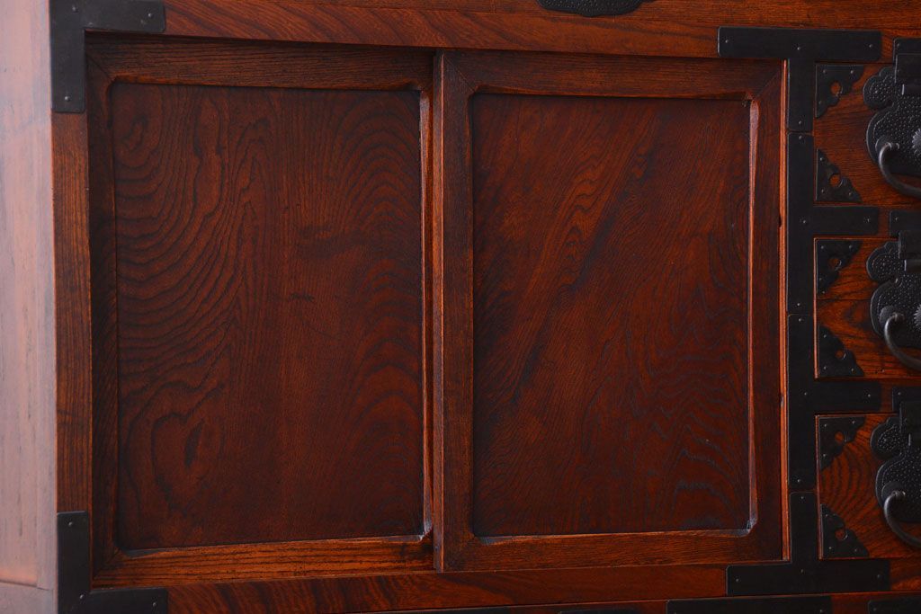 アンティーク家具　古民具・骨董　前面欅材!巾着型金具の二段重ね松本帳場箪笥