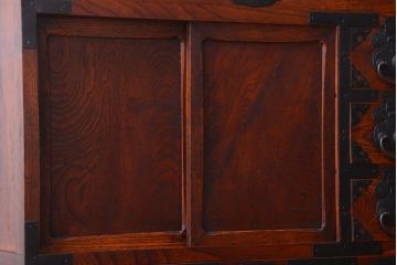 アンティーク家具　古民具・骨董　前面欅材!巾着型金具の二段重ね松本帳場箪笥