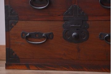 アンティーク家具　古民具・骨董　前面欅材!巾着型金具の二段重ね松本帳場箪笥