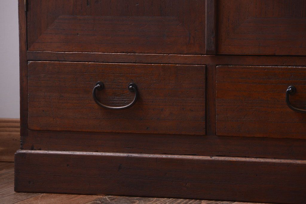 アンティーク家具　和製アンティーク　引き出し2杯付き!古い桐材の戸棚